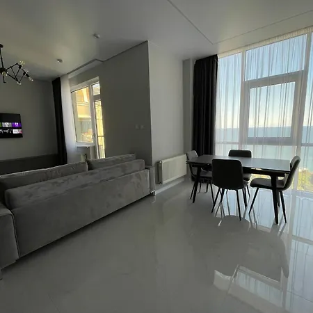 с авторским ремонтом, панорамный вид на море! Odessa