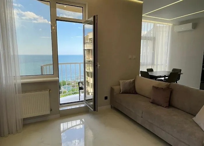 с авторским ремонтом, панорамный вид на море! Apartment Odesa